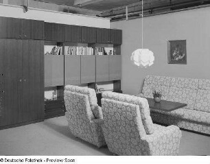 Sitzgruppe : Wohnzimmer (1972; Möbelkombinat Zeulenroda-Triebes (ZEUTRIE)). Anbauwand und Sitzgruppe