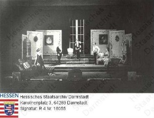 Darmstadt, Landestheater / Szenenfoto aus der Uraufführung von 'Kean' von Kasimir Edschmid (1890-1966) (Regie: Gustav Hartung (1887-1946); Bühne/Kostüm: Th[eodor Caspar] Pilartz (1887-1955))