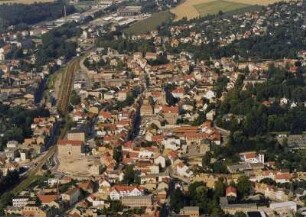 Schmölln, Stadtansicht mit Altstadt, Bahnlinie und Industriegebiet im Sprottetal, Luftbildschrägaufnahme von Südwesten