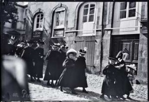 Saint-Malo, Schülerinnen eines Mädchenpensionats