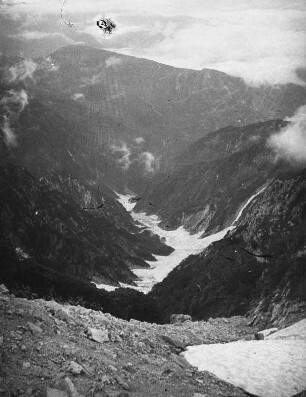 Honshū. Japanische Alpen. Schneetal