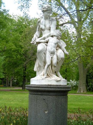 Venus, Amor die Flügel beschneidend