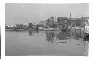 Friedrichshafen, schwimmender Kiesbagger "Langenargen"