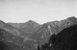 Gebirgspanorama : Blick über die Gebirge des Setzberg und Wallberg