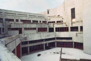 Hannover. Neue Hochschule für Musik, Theater und Medien Hannover. Hauptgebäude. Blick in den Innenhof
