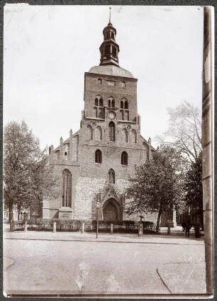 Pyritz (Pyrzyce/Polen). St. Mauritiuskirche. Straßenansicht
