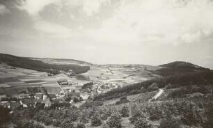 Osterzgebirge. Blick vom Rabelhübel auf Geising mit Geisingberg