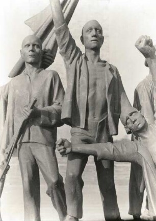Weimar. Nationale Gedenkstätte Buchenwald auf dem Ettersberg. Buchenwald-Denkmal (F. Cremer). Teilansicht