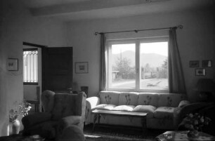 Breaza: Haus Zoldy, Zimmer mit Couch vor Fenster