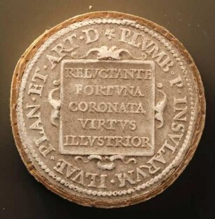 Rollwerkschild mit Widmung auf Paolo Giordano II. Orsini (Revers)