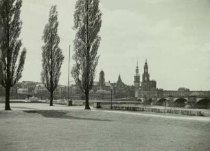 Dresden, Blick von Neustädter Elbufer auf die Altstadt und die Augustusbrücke : Dresden, Augustusbrücke