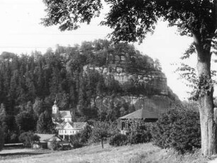 Oybin : Dorfkirche und Berg Oybin