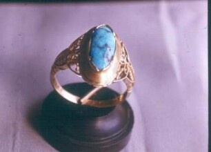 Fingerring : Fingerring. Gold mit Kornähre, Türkis (vor 1962; J. eckert)