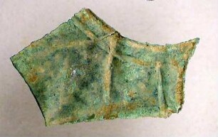 Fragment eines versilberten Schildarmbügels