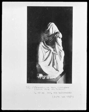 Sitzende Muse von Pazzuoli