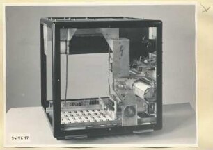 Spektrometer 3-12cm, Typ Nr. 08.84002.1, Gestell von links, Foto 1954