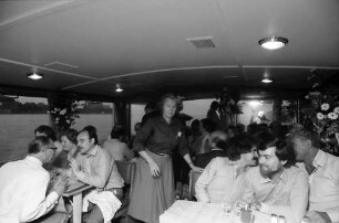 1979 Nobelpreisträgertagung Physik; Abendliche Bodenseefahrt: links von Baron Dées de Sterio, gegenüber: K. Dallibor