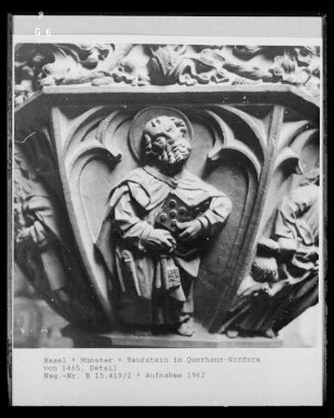 Taufstein-Relief: Petrus