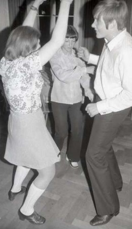 Tanzveranstaltung, um 1975