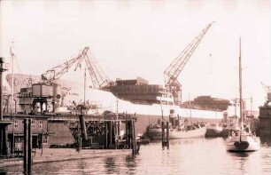 Hamburg: Hafen, 50.000 t Tanker im Dock, Onassis