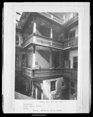Leipzig. Der Alte Hof, Innenhof mit Holzgalerien