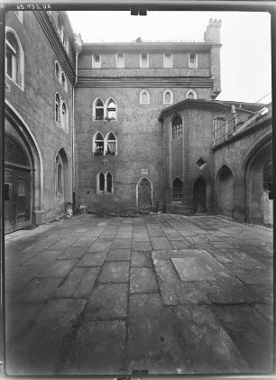Seifersdorf (Wachau-Seifersdorf). Schloß (um 1530, Umbau 1818-1826; K. F. Schinkel). Hofansicht