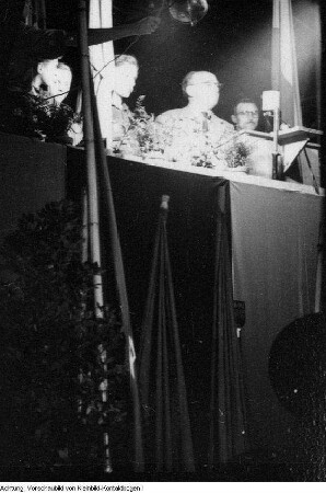 Dresden. Prof. Gerhart Eisler (1897-1968). Rückkehr aus der amerikanischen Emigration (1933-1949) und Empfang in Dresden (Gerhart Eisler wurde später Vorsitzender des staatlichen Rundfunkkomitees), 9. Juni 1949