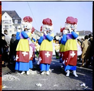 Basel: Pfeifer gelb-rot mit Schweizer Emblem, blau