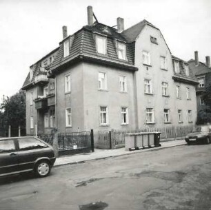 Dresden-Mickten, Naundorfer Straße 19. Wohnhaus (1901/1925). Straßenansicht von Nordosten