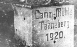 Triebischtal-Tanneberg. Dammmühle, Inschrift am Turm, Repro