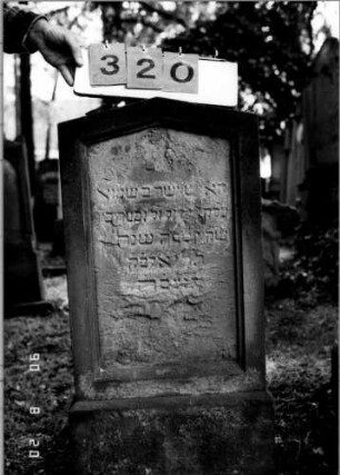 Grabstein 320