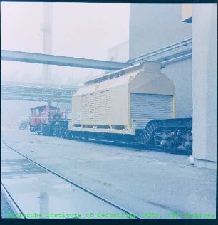 Transport von Brennelementen in einem Castor-Behälter (Cask for Storage and Transport of Radioactive Material) der Firma Salzgitter Maschinen und der Gesellschaft für Nuklear-Service (GNS)