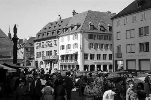 Freiburg i. Br.: Münsterplatz mit Kaffee Kühnle
