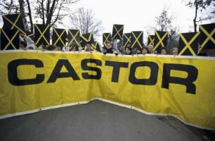 Greenpeace-Aktion gegen Castor-Transporte, Dannenberg, 01.03.2001,