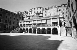 Sibenik: Platz mit wiedererrichtetem Rathaus