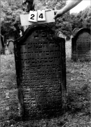 Grabstein 24