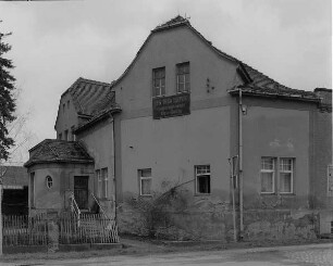 Großdalzig-Kleindalzig (Kr.Leipziger Land). Ehem.VEB TEGA Leipzig. Sauerstoffwerk Kleindalzig. Am Mühlgraben 1, Teilansicht der Fassade mit Eingang