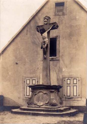 Ostausgang des Dorfes. Kruzifix 1747. 13.05.1924