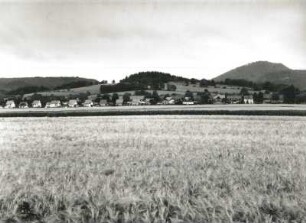 Waltersdorf. Ortsteilansicht mit Sonneberg, Butterberg und Lausche. Blick von Großschönau