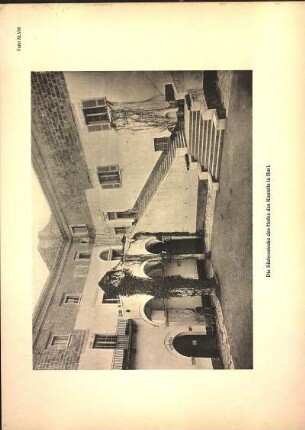 Tafel XLVIII Die Südwestecke des Hofes des Kartells in Bari.