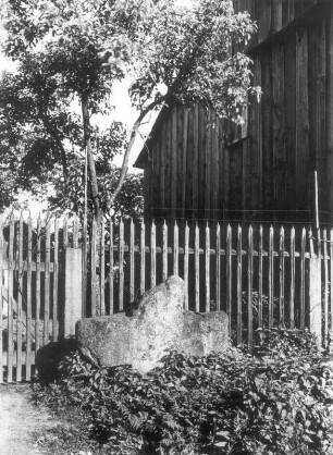 Steinkreuz : Krebes, Steinkreuz westlich der Kirche