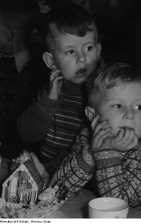 Kindertisch der Weihnachtsfeier des VEB Kartographie