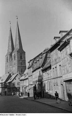 Ansicht der Pölkenstraße, im Hintergrund die Nikolaikirche