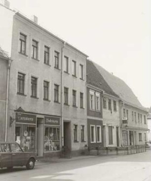 Wohnhaus mit Laden : Wohnhäuser mit Läden