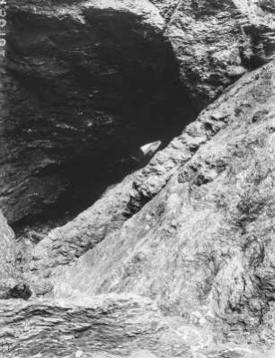 Grotte : Eingang einer Grotte aus dem Inneren aufgenommen.