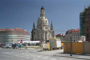 Dresden-Altstadt. Neumarkt mit Frauenkirche (1726-1743, Wiederaufbau 1992-2005; G. Bähr). Blick von der Galeriestraße