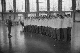 Einsatz von Gefreiten beim Luftwaffenball 1973 als Ober und Kellner