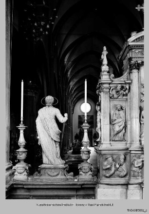 Hochaltar mit seitlichen Schranken : Altarretabel (Chorseite)