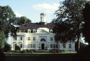 Blumendorf: Gut: Herrenhaus: Nordfassade Hofseite