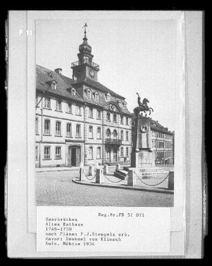 Saarbrücken, Schloßplatz, Altes Rathaus von Südosten mit Ulanen-Denkmal